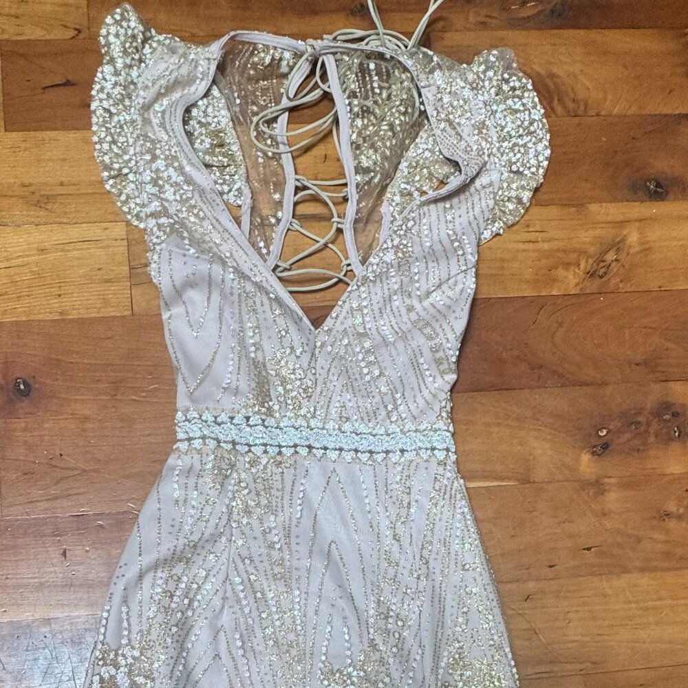 Showpo dress new, never worn size 0 - Gold and Beige